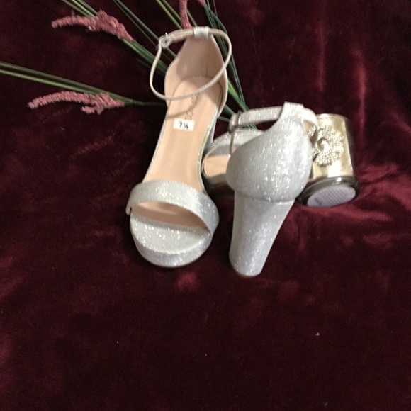 ❤️NEW 🖤TOP MODA “Bliss” 🖤SILVER SPARKLE HEELS - Picture 5 of 6